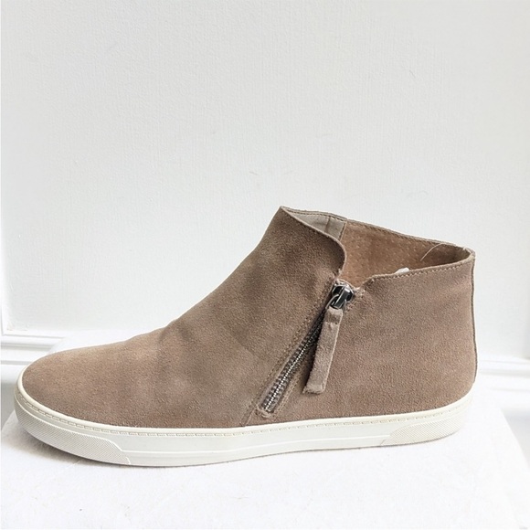 Crown Vintage Tan Sneakers with Suede Finish - Picture 11 of 11